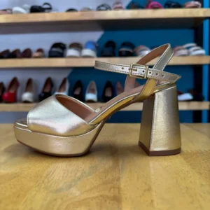 Vizzano Sandalia Tacon Alto Con Plataforma – Dorado