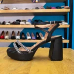 TACÓN SANDALIA CON PLATAFORMA NEGRO, foto 3